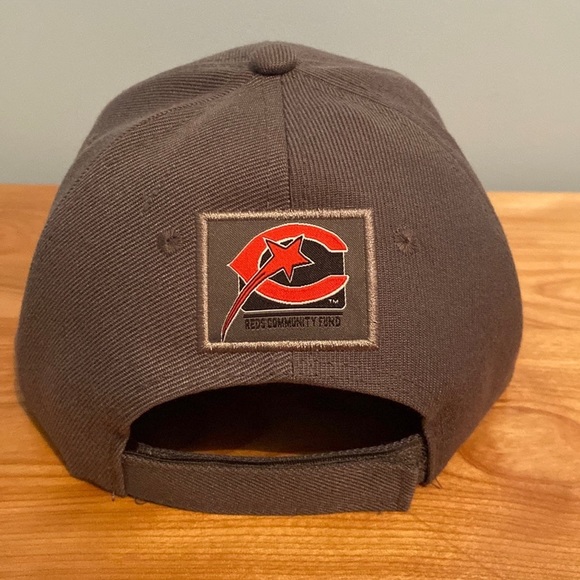 NWOT Dark gray Cincinnati Reds baseball cap - Picture 3 of 5